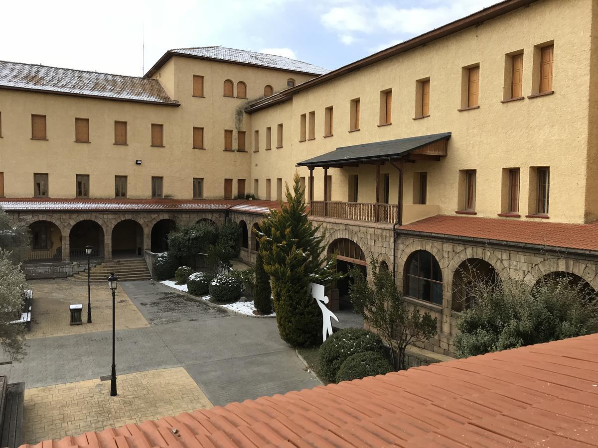 Albergue Pirenarium Sabinanigo Exterior photo