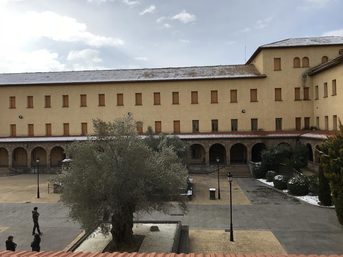 Albergue Pirenarium Sabinanigo Exterior photo